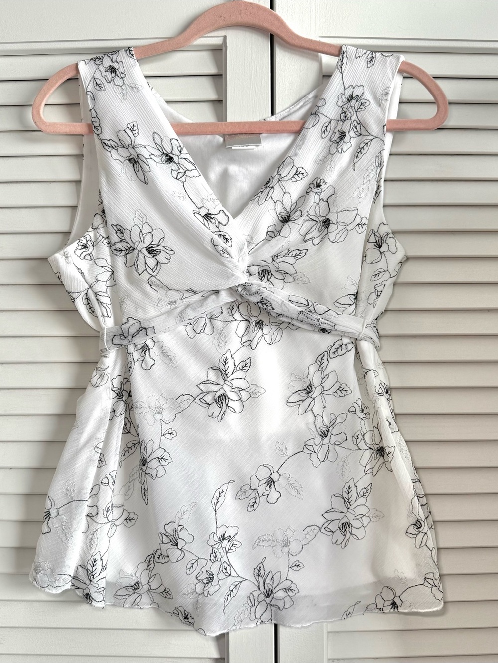 White and Black Floral Y2K Talbots Twist Front Blouse